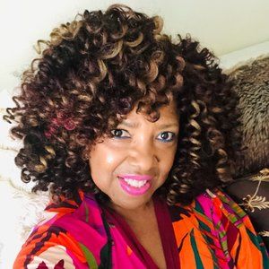 Meet your Posher, Dee